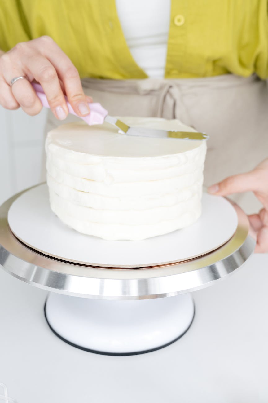 female hands aligning cake on stand