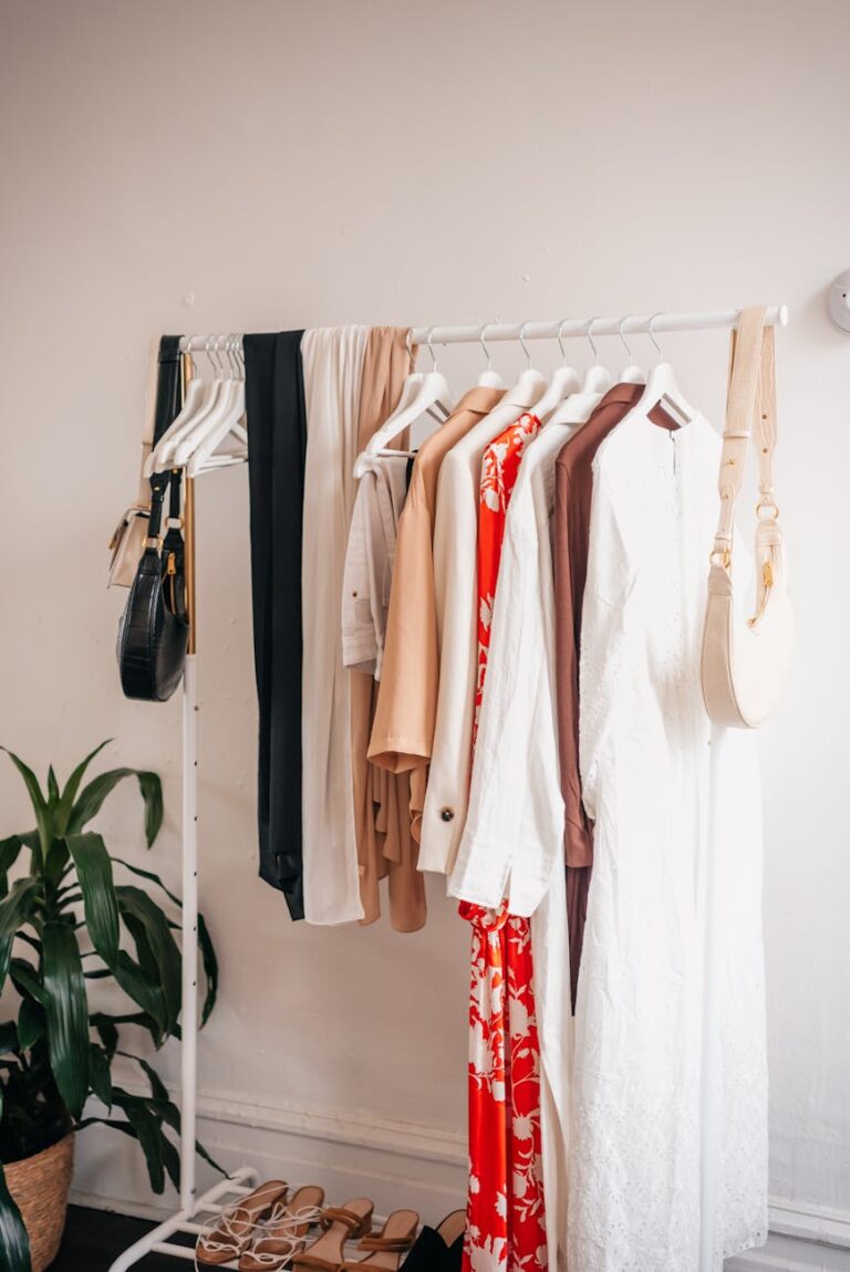10 Ways to Save Money on Fashion Trends