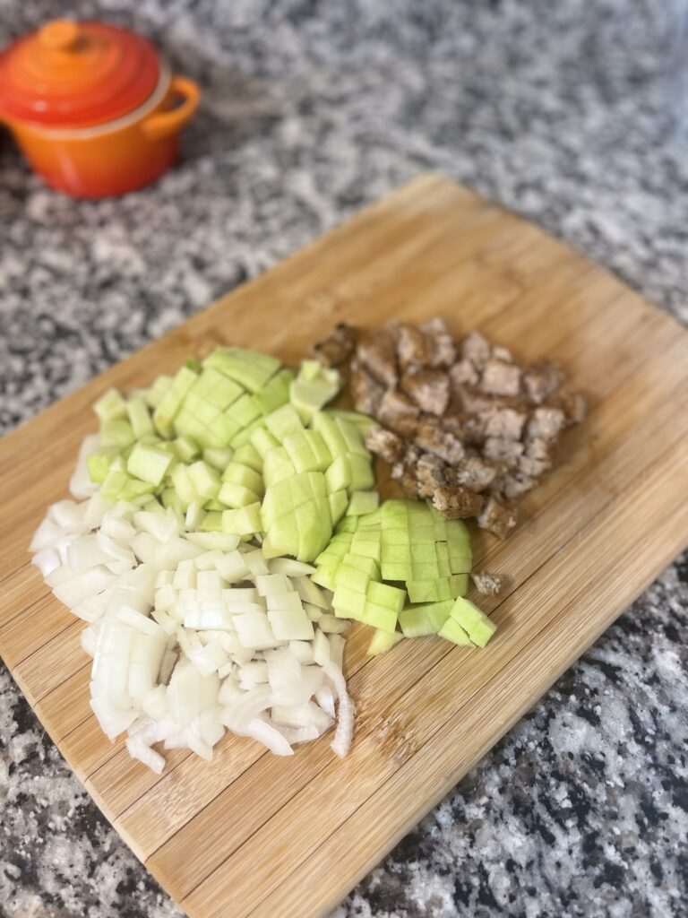 Cinnamon Apple Chili – The Perfect Fall Comfort Dinner for Chilly Nights